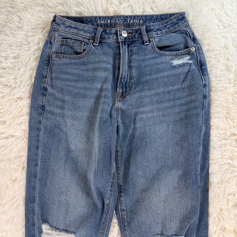 American Eagle Women's Mom Jean Blue Distressed High Rise‎ Size 4 Casual Retro